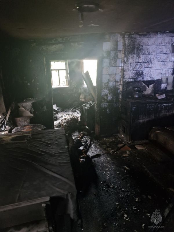 Предварительно из-за неосторожности при курении в Луганске на пожаре погиб мужчина
