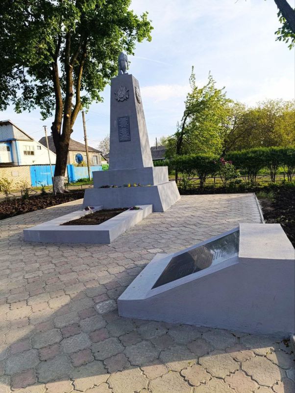 В связи с подготовкой к празднованию 80-летия Победы в Великой Отечественной войне, на территории, подведомственной отделу жизнеобеспечения пгт Пролетарский завершены работы по ремонту памятника Братская могила советских...