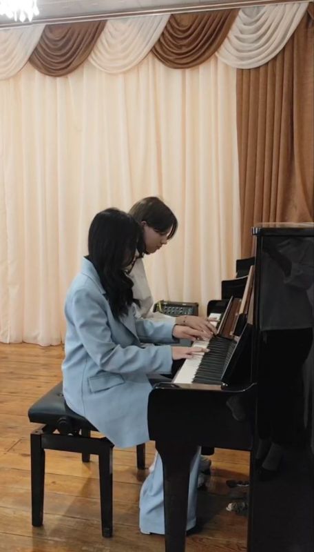 7 мая в стенах МБУ ДО "Марковская школа искусств" состоялся праздничный концерт, посвященный знаменательному событию, 80-летия Великой Победы