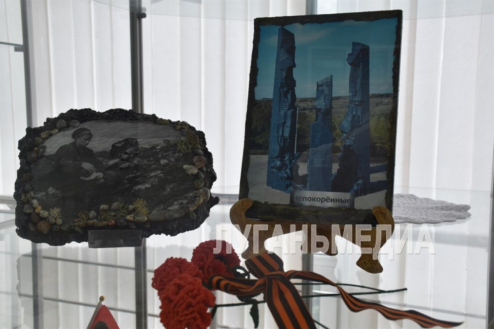 В Краснодоне открылась выставка «Победный май»