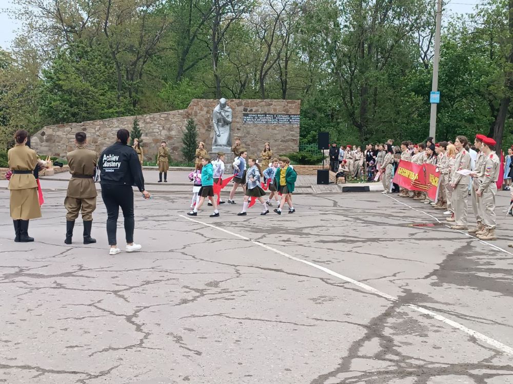 8 мая сотрудники Перевалского районного дворца культуры с учениками общеобразовательных школ г. Перевальска и г. Артемовска провели генеральную репетицию к мероприятию, посвященному 80-летию Победы в Великой Отечественной...