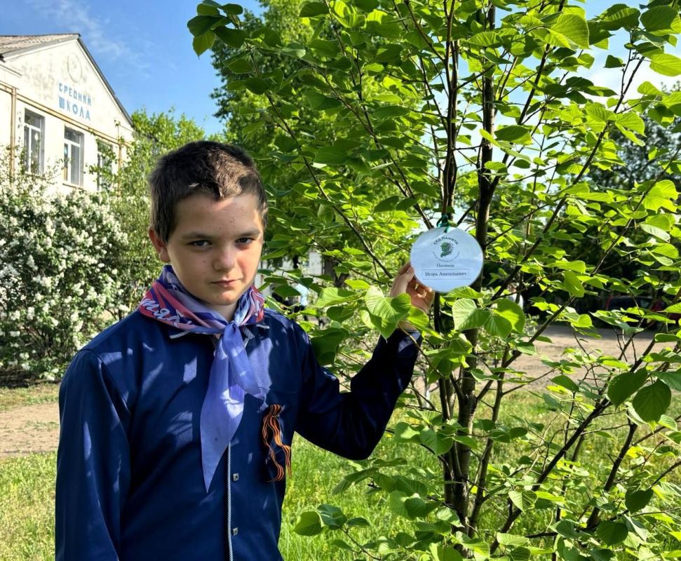 Андрей Рубанцов: В Ровеньковской школе №12 прошла акция «Сад памяти», посвященная памяти героев, отдавших свою жизнь за Родину