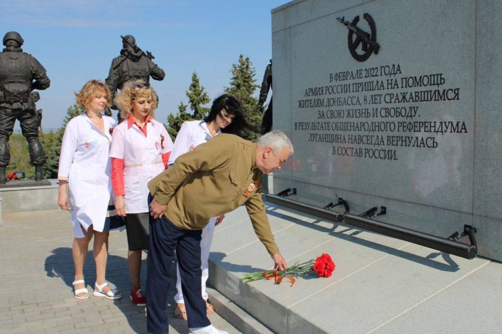 Луганская станция переливания крови почтила память героев обороны Луганска
