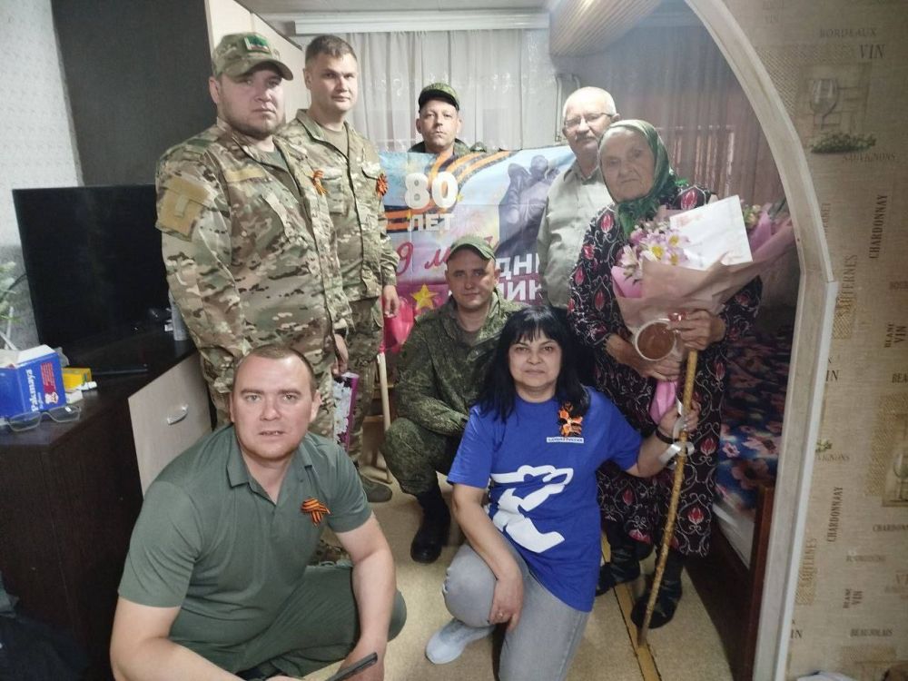 Зинаида Наден: Активист партийного проекта "Российское село" м.о. город Ровеньки Виктория Романенко совместно с сотрудниками администрации села Благовка Алексеем Черноскутовым и Людмилой Горбенко, а также активистами партии...