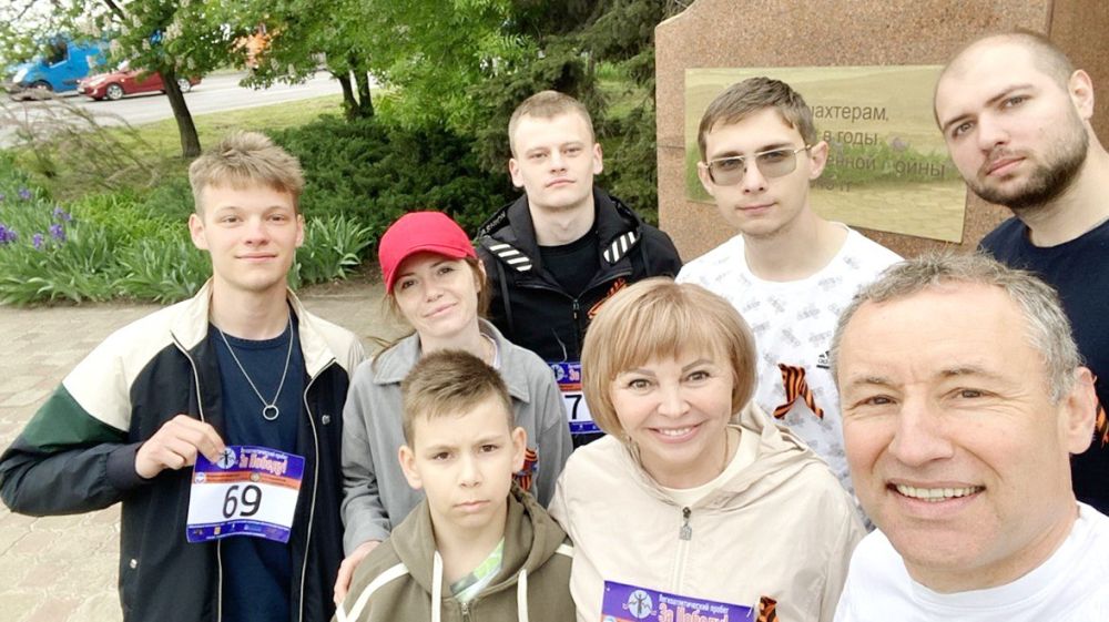 В Луганске прошел легкоатлетический пробег "за Победу"