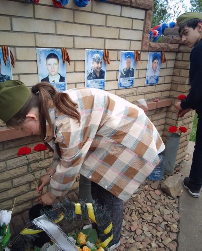 В преддверии празднования 80-й годовщины Великой Победы по всей стране проходят экологические мероприятия по уборке территории около памятников, обелисков, монументов