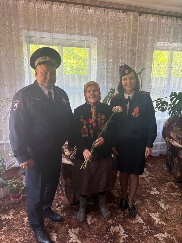 Полицейские в преддверии Дня Победы навестили ветеранов ВОВ