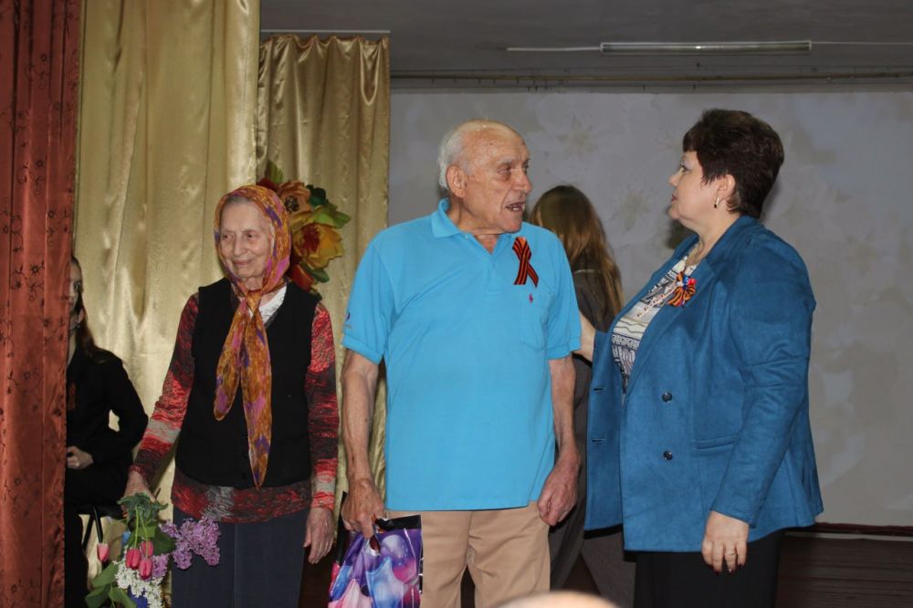 В Молодогвардейске поздравили с Днем Победы уважаемых ветеранов