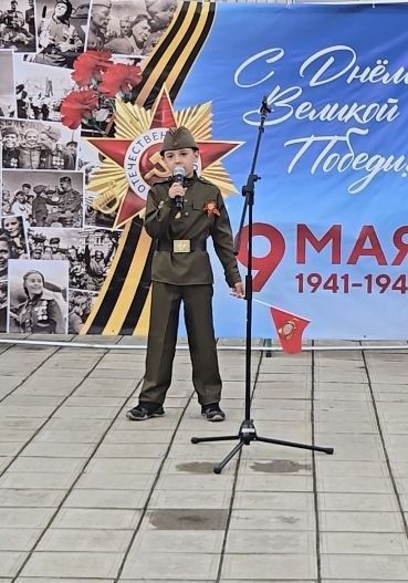 В ГБОУ ЛНР "Белокуракинская школа №2" состоялось торжественное мероприятие приуроченное празднованию 80-летия Дня Победы