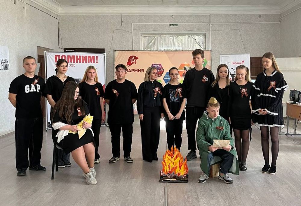 В честь 80-летия Победы в Великой Отечественной войне в Антрацитовской школе №17 им. Д.И. Гненного прошёл особенный конкурс, посвящённый героическому подвигу наших предков, конкурс военно-патриотических песен «Песни Победы»