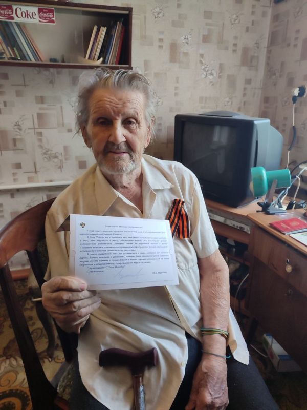 Мы помним, мы гордимся!. Ветерану из Кременского МО была передана праздравительная открытка от Министра здравоохранения Российской Федерации Михаила Альбертовича Мурашко – с тёплыми словами благодарности за его беспримерный...