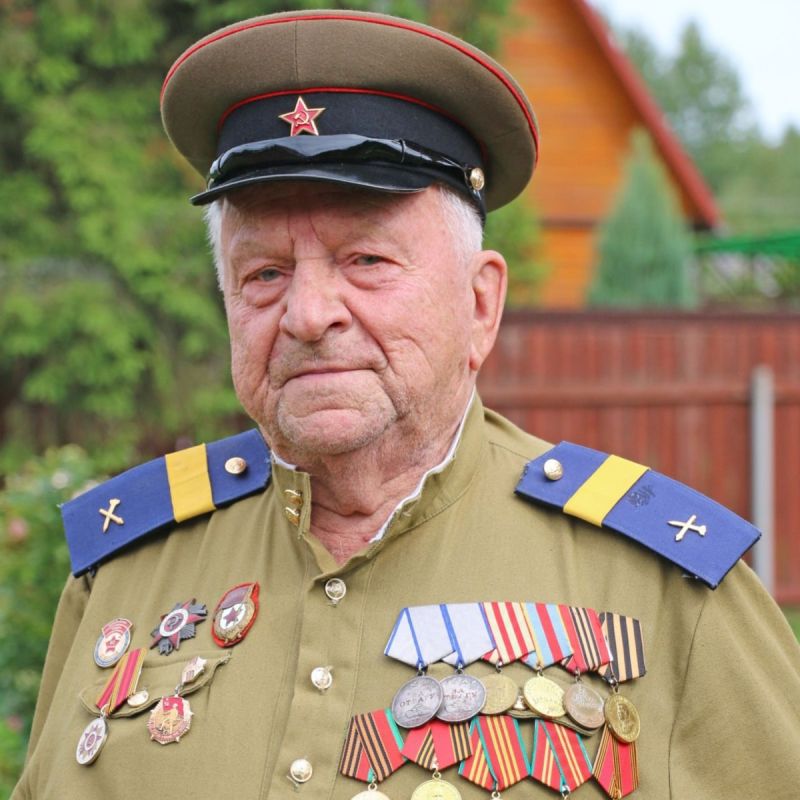 Что за ветеран сидел рядом с президентом?