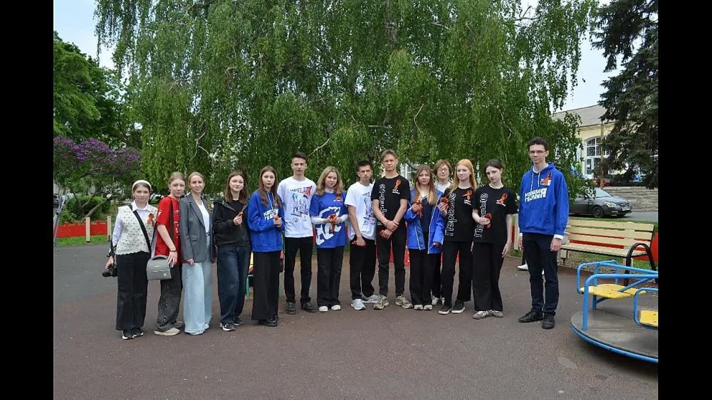 Георгиевские ленточки поднимают дух краснолучан