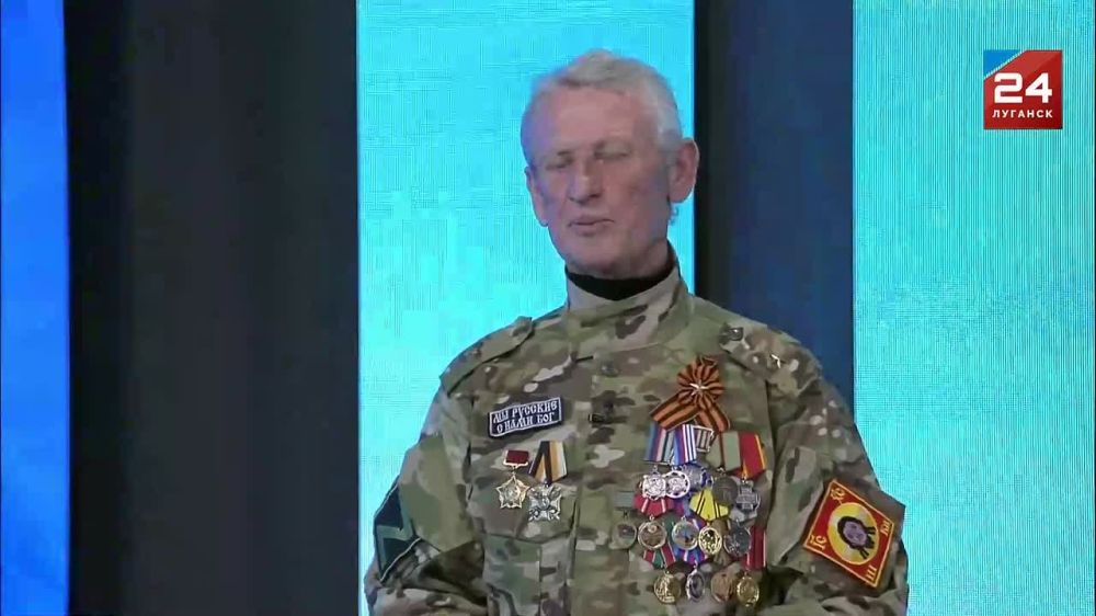 С праздником Великой Победы жителей Республики поздравляет Дмитрий Логачев, депутат Перевальского городского Совета, воин-интернационалист, участник боевых действий в Донбассе 2014-2019 гг: