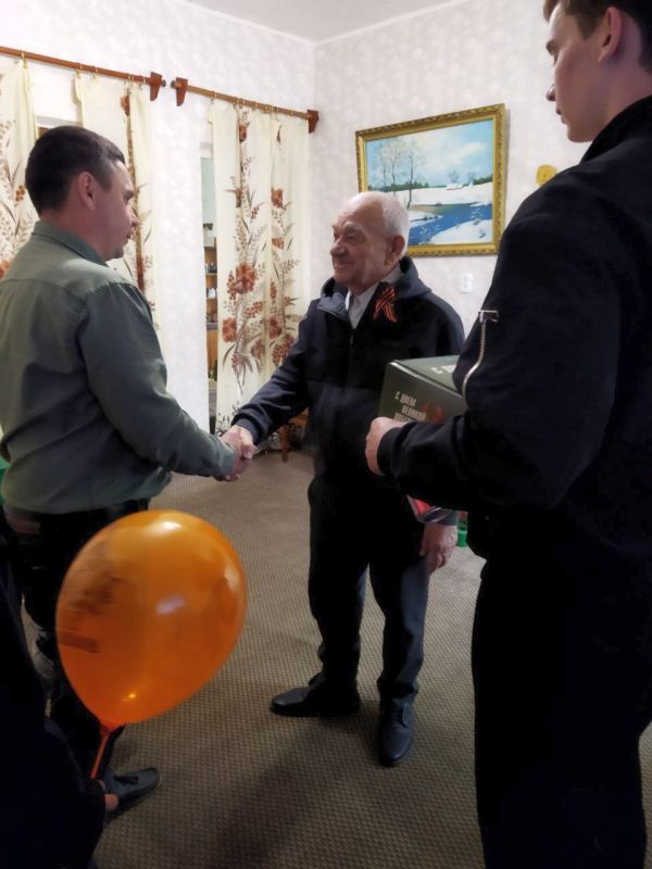 Жителей почетного возраста пгт Бирюково поздравили с Днём Победы