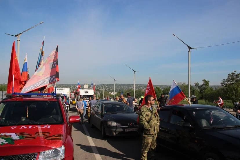 Более 500 автомобилей и мотоциклов: Рекордным автопробегом Луганск отметил День Победы