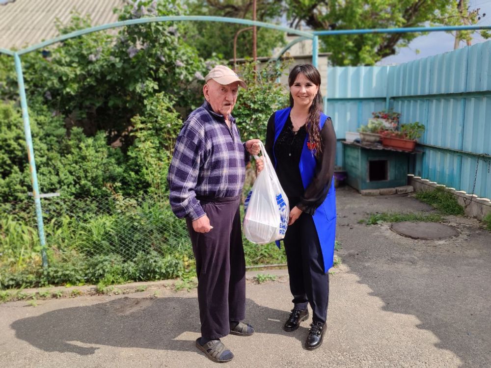 Кременские единороссы продолжают поздравлять детей войны