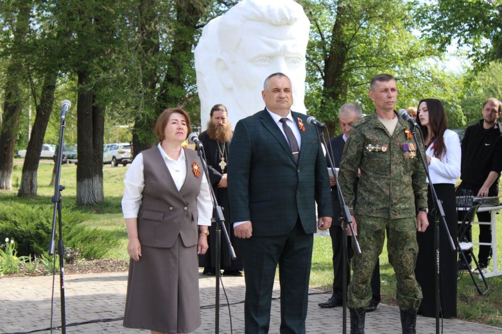 На площади у Братской могилы советских воинов, партизан и памятного знака в честь односельчан, погибших во время оккупации и Великой Отечественной войны, 9 мая состоялся митинг «В памяти нашей Герои навечно», ставший...