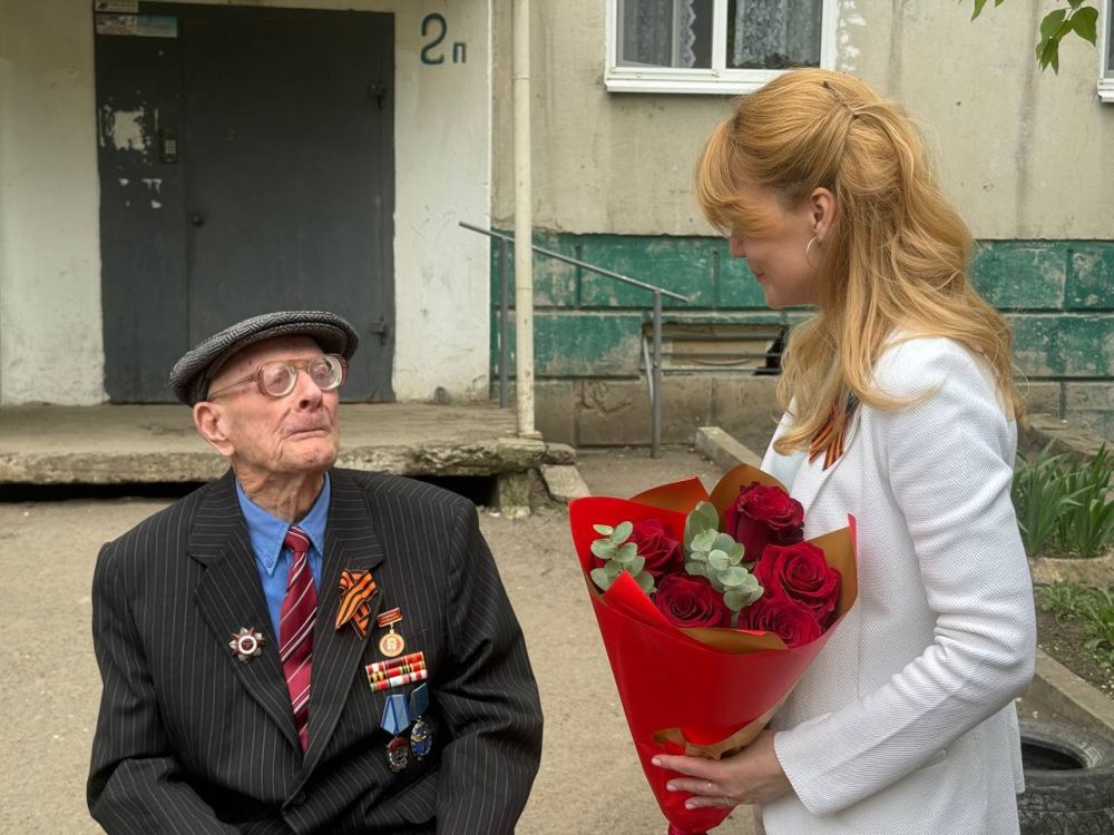 «В райкоме нам и говорят: «Надо идти родину защищать», а кто-то из ребят отвечает, что нам бы доучиться, а нам в ответ: «Доучитесь после войны»