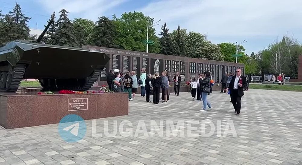 Стаханов празднует День Победы