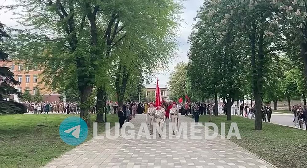 Церемония возложения цветов у Вечного огня состоялась в Стаханове