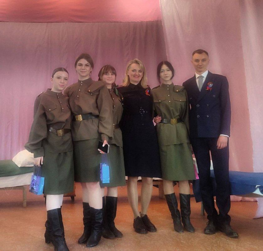 В рамках проведения патриотических мероприятий сотрудники Госавтоинспекции просмотрели школьный спектакль «Это, девушки, война!»