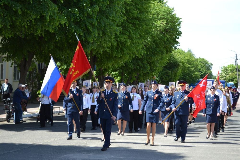 По центральной площади нашего округа прошло торжественное шествие "Бессмертный полк"
