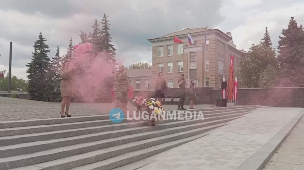В Ровеньках прошел торжественный митинг, посвященный 80-й годовщине Победы в Великой Отечественной войне
