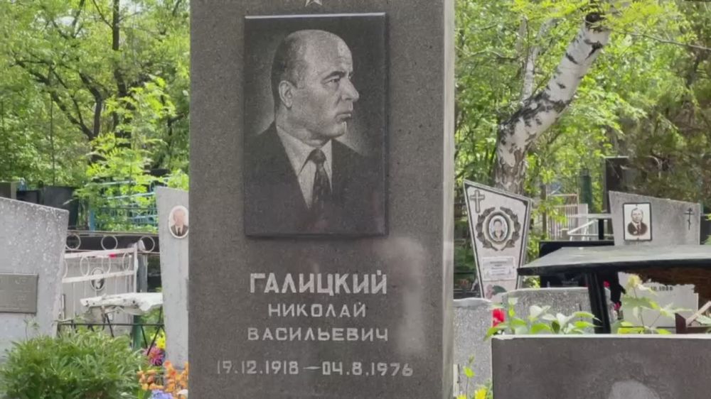 Честь и память: Общественная палата ЛНР восстановила могилу Героя Советского Союза Н.В. Галицкого