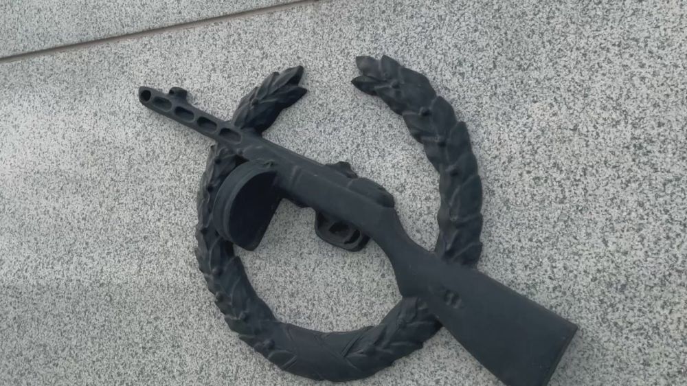 "Помните! Через века, через года – помните!"