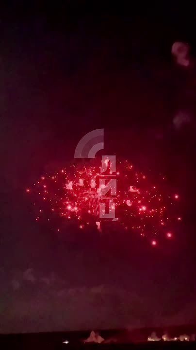 Луганск салютует в честь Дня Победы