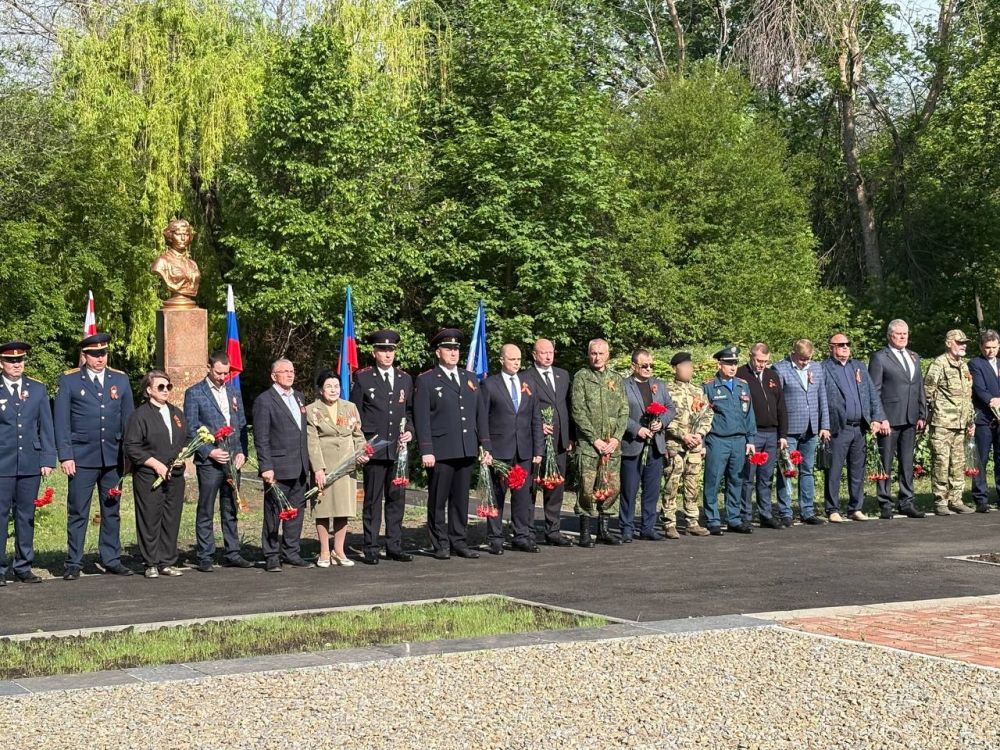 Сергей Соловьев: В день 80-летия Победы в Великой Отечественной войне мы собрались у Огня Памяти на площади Героев, чтобы отдать дань уважения подвигу наших дедов и прадедов, всех, кто ценой своей жизни отстоял свободу и...