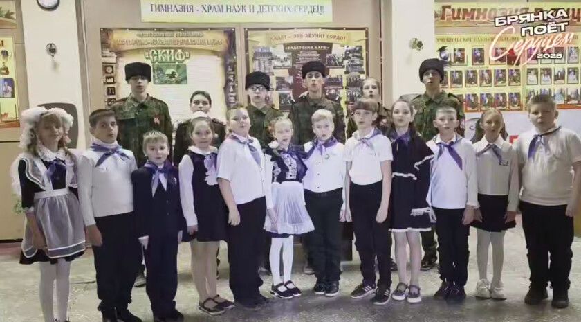 Коллектив ЛИЦ к 80-летию Победы спел с брянковчанами советскую военную песню «В путь»