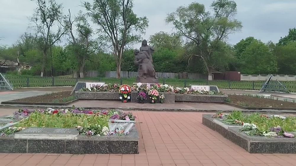 Сергей Колягин: Благодарю каждого жителя нашего округа, который сегодня посетил площадь Боевой Славы, а также памятные места в других населенных пунктах муниципалитета, чтобы отдать дань память павшим за наше светлое будущее...