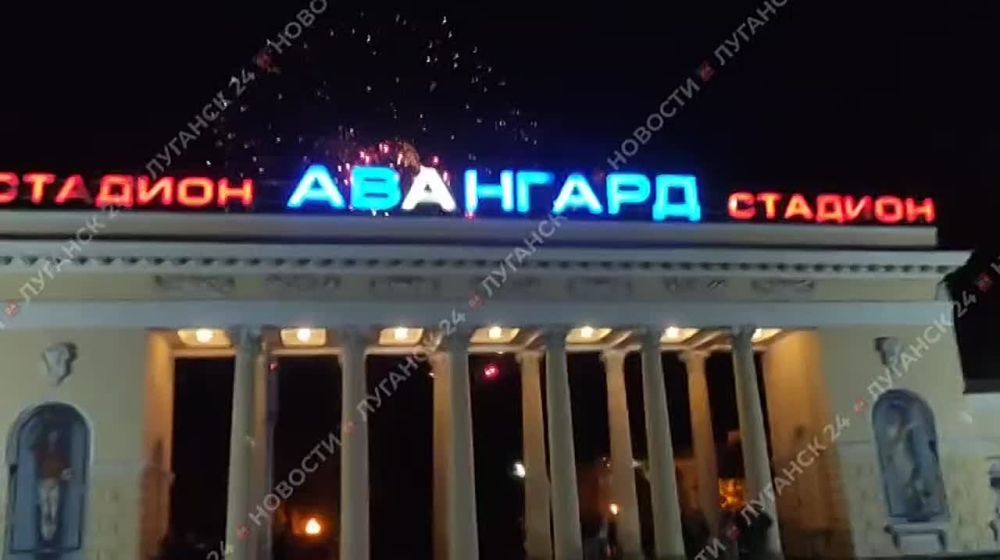 Кадры праздничного салюта в Ворошиловграде