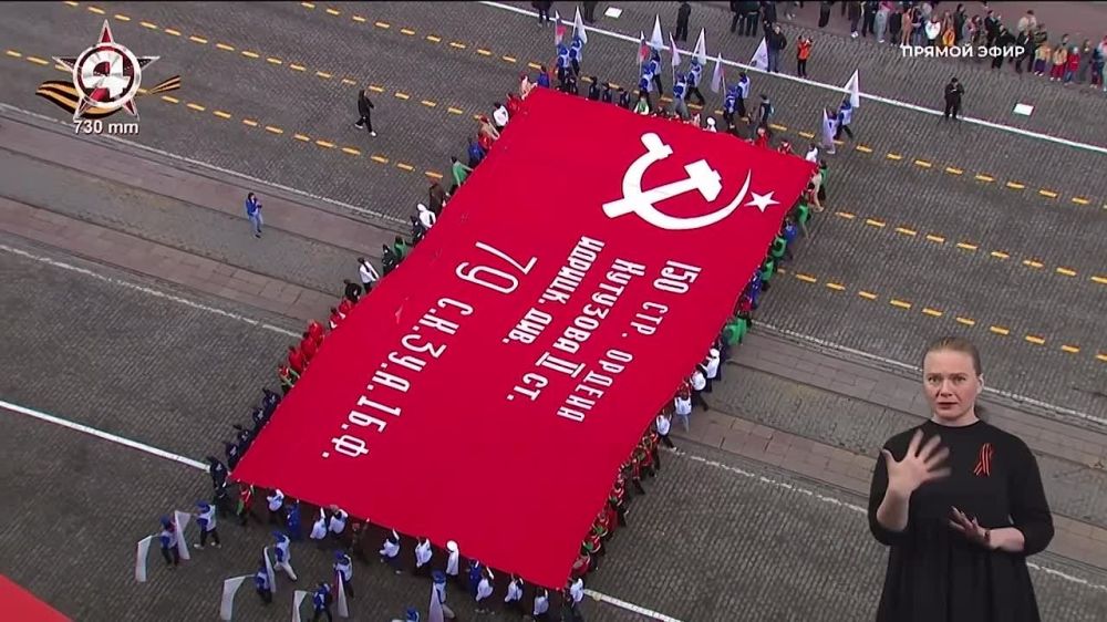 Жога и Паслер возглавили бессмертный полк в Екатеринбурге