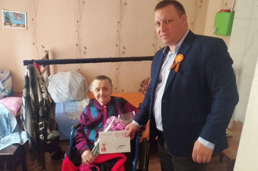 В пгт Калиниский поздравили участников Великой Отечественной Войны