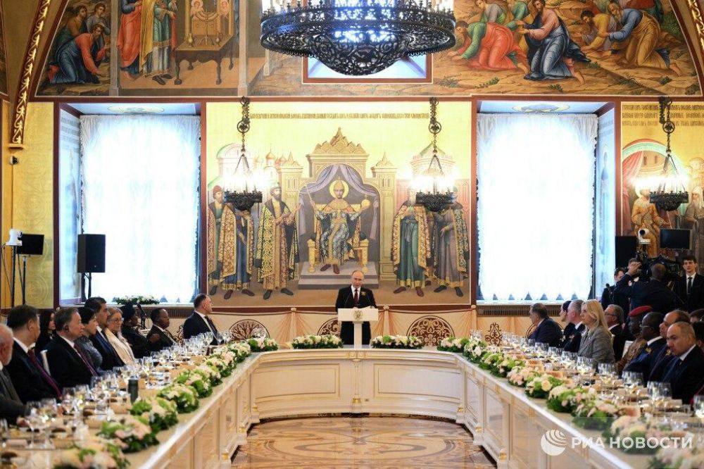 Кадры с торжественного приема в Кремле в честь Дня Победы