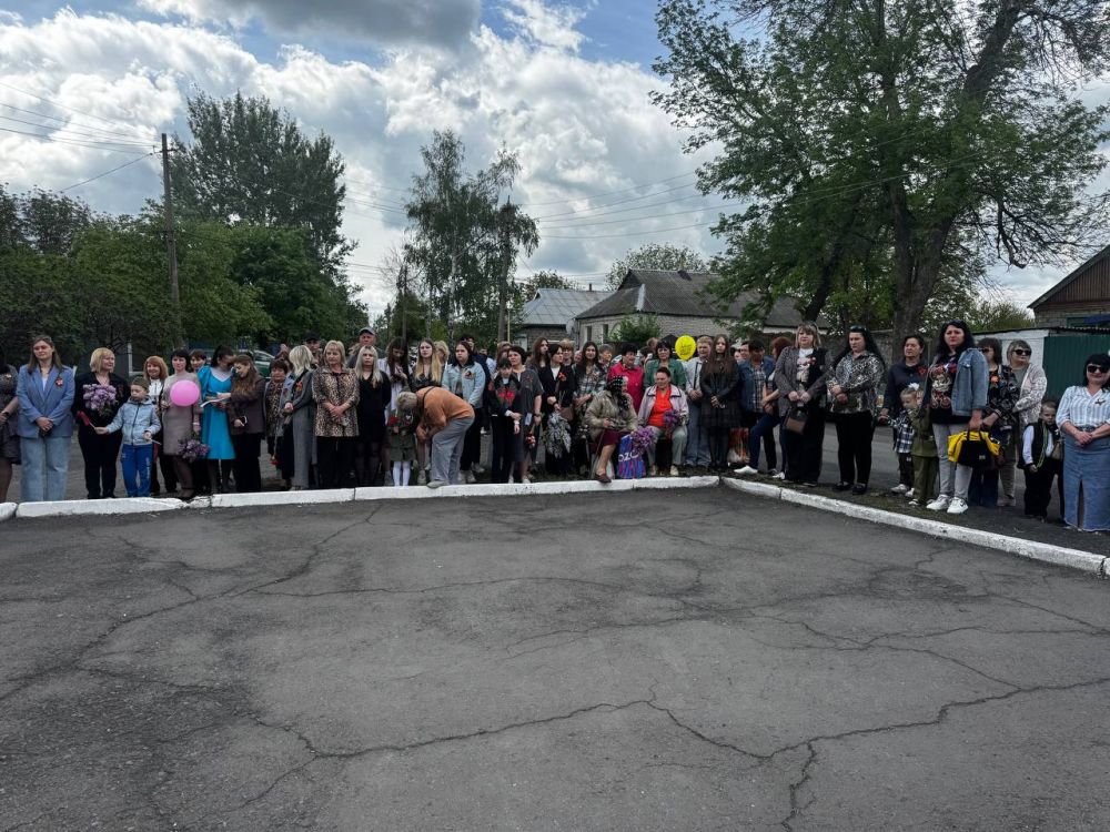 В пгт Большекаменка у памятника Великой Отечественной войны состоялся торжественный митинг, приуроченный к 80–й годовщине Победы в Великой Отечественной войне