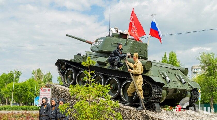 Военная комендатура ЛНР ко Дню Победы провела техническое обслуживание луганского танка Т-34