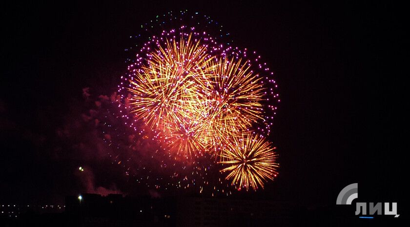 Торжества Дня Победы завершились в Луганске праздничным фейерверком