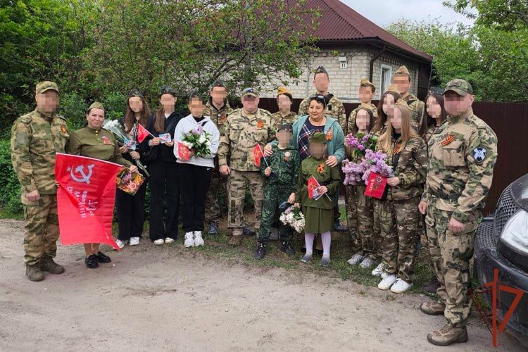 Росгвардейцы, несущие службу в ЛНР, побывали в гостях у ветеранов Великой Отечественной войны