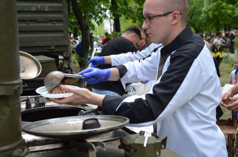 Сергей Козенко: 999Сегодня в Краснодоне, после торжественного митинга, наши жители и гости города собрались в парке культуры и отдыха имени «Молодой гвардии», чтобы продолжить празднование 80-й годовщины Великой Победы
