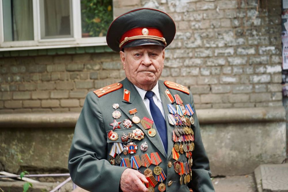 Парад для героя. Виталий Тимофеевич Чайкин родился в 1926 году в деревне Викторовка Суджанского района Курской области