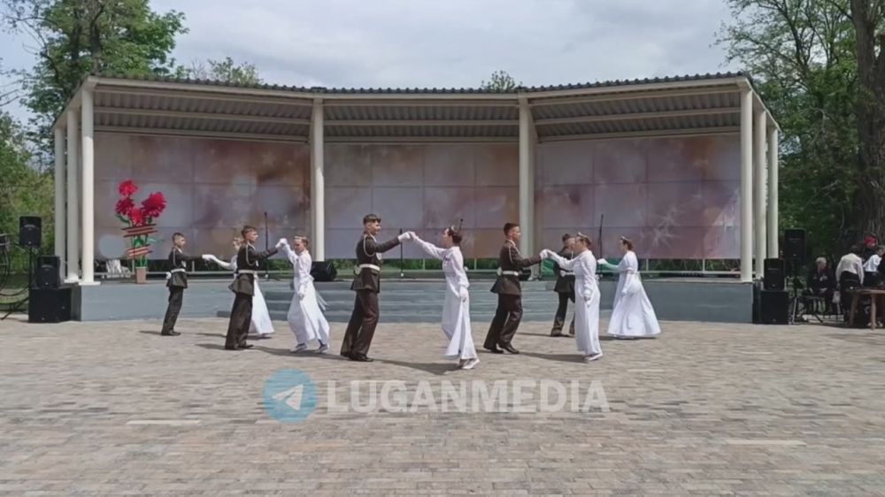 Массовые народные гуляния прошли 9 Мая в Краснодонском городском парке культуры и отдыха им. «Молодой гвардии»