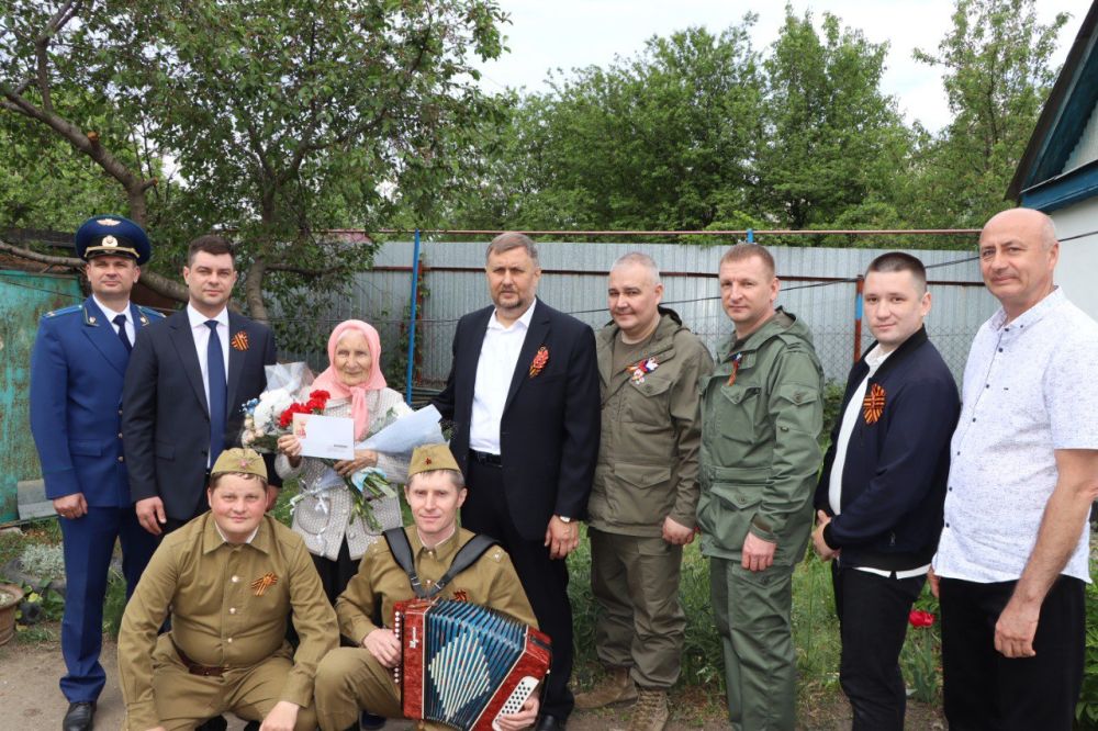 Евгений Бондарь: Стало уже доброй традицией в День Победы поздравлять тех, чья судьба неразрывно связана с героическим прошлым нашей Родины