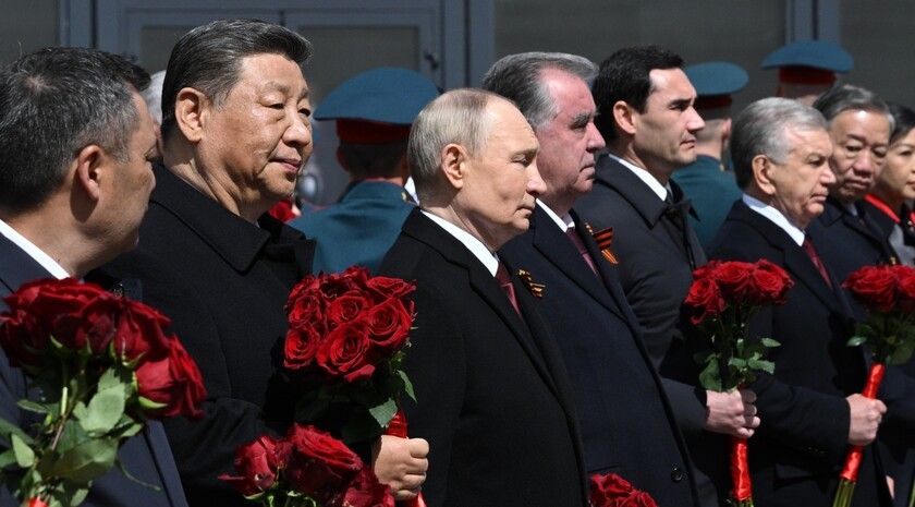 Путин: Россия преклоняется перед поколением победителей, они все для нас родные