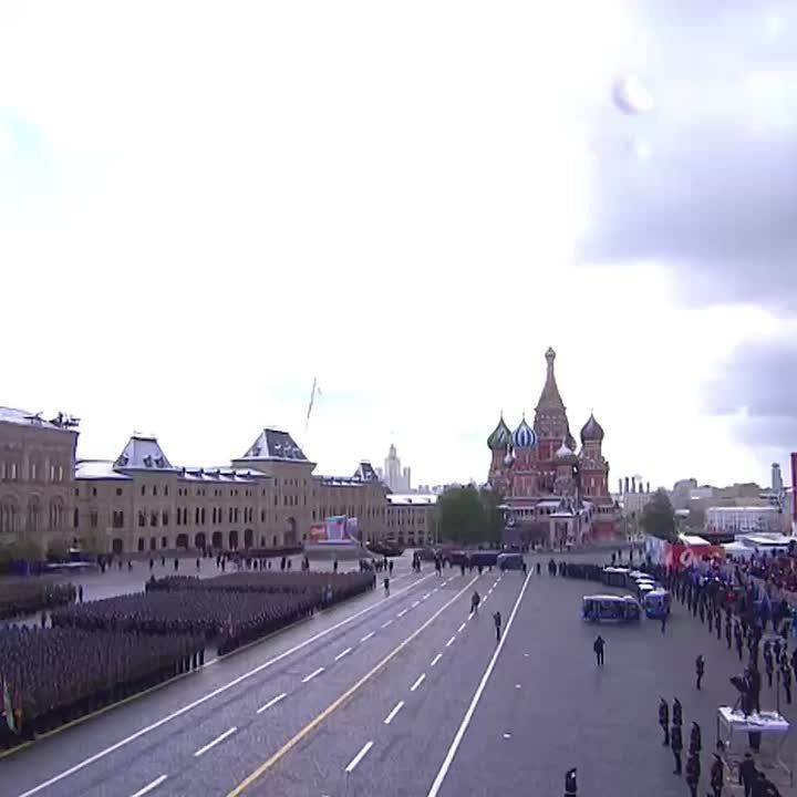 9 мая — День Победы!. Сегодня мы отмечаем один из самых значимых дней в нашей истории — День Победы! В этот день мы вспоминаем подвиг наших предков, которые сражались за свободу и мир на нашей земле