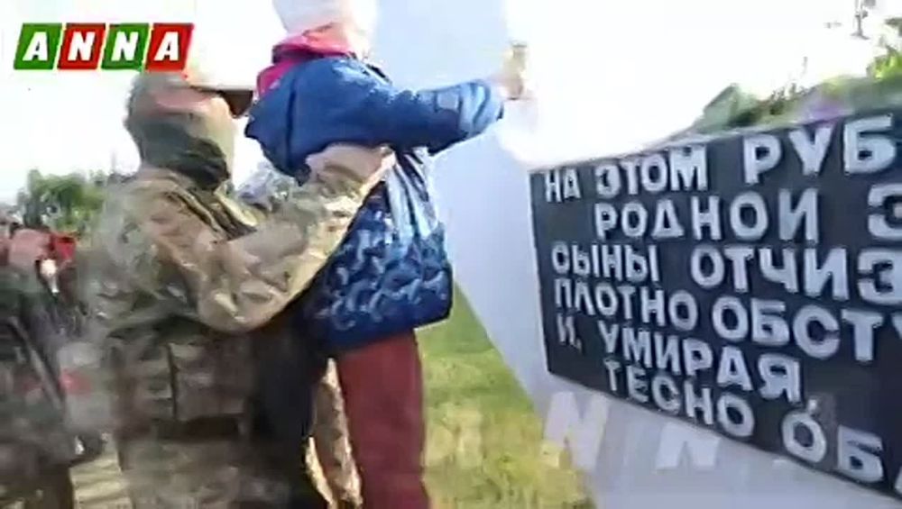Традиционная акция "Подними Знамя Победы" прошла в Луганской Народной Республике