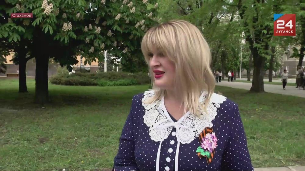 Праздничное шествие с портретами погибших защитников Родины прошло в Стаханове